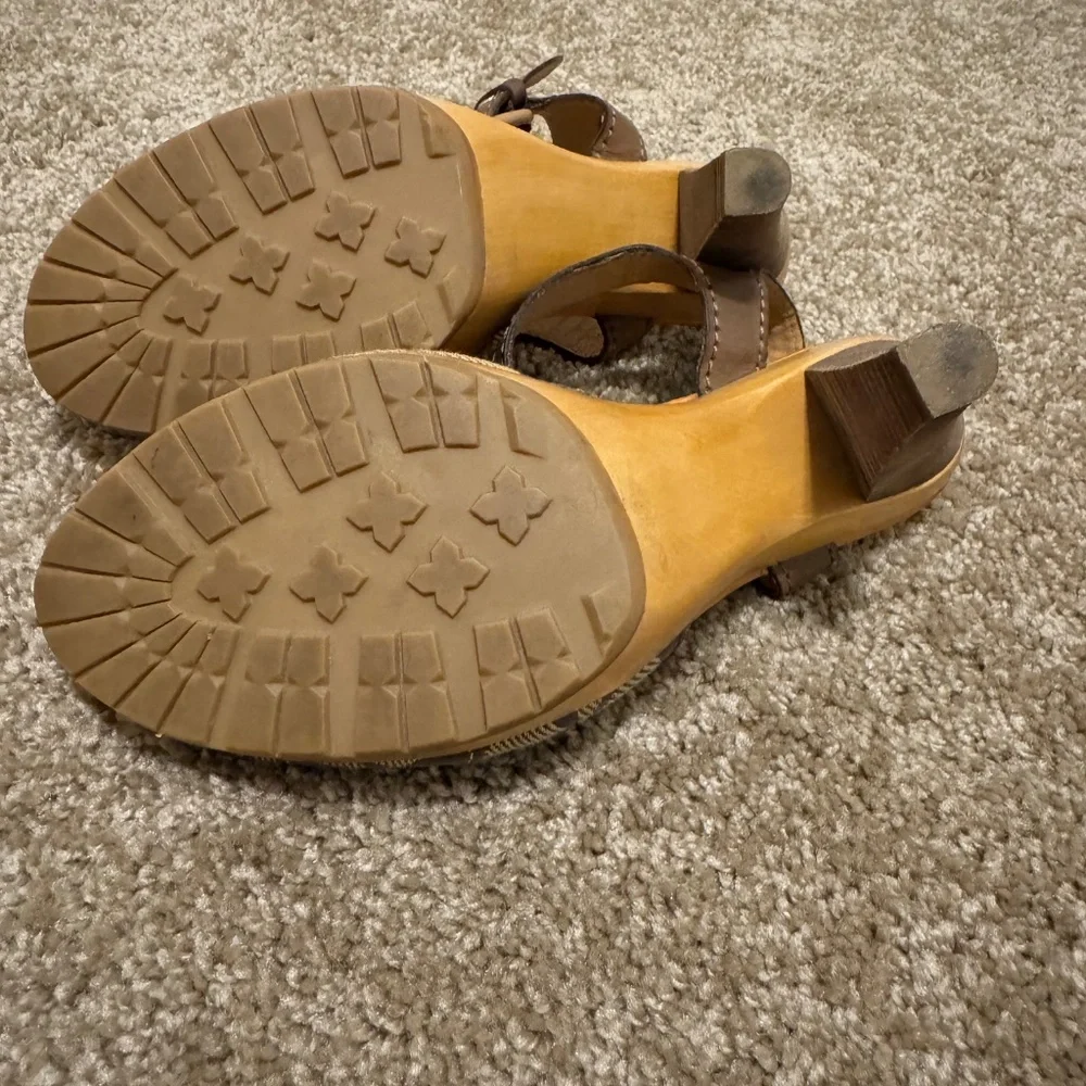 COACH Elanna Heeled Sandals.Khaki & Brown Size 9.5 Used.Like New Condition - Picture 4 of 5